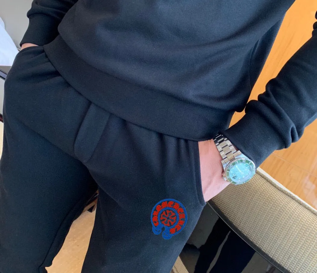 🅿️380 【ChampionHearts】(Fat Man Gospel) hot-selling suit is coming. Focus on the original version of the official website. 2025 new hot-selling sweatshirt suit. The original order is the best. 🇭🇰The meticulous work of top designers. It has a fitting and perfect upper body effect. 100% natural high-quality Roman cotton, close-fitting comfort, noble and elegant! Original hardware embodies elegance and nobility! Counter size: M-5XL (maximum wear up to 220 pounds)